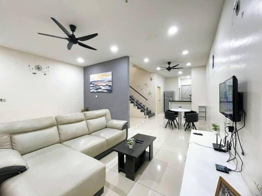 Cozyhouse 4Room 3Bath Room 10Pax'''Simpangampattasek Simpang Ampat  Exteriér fotografie