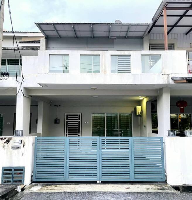 Cozyhouse 4Room 3Bath Room 10Pax'''Simpangampattasek Simpang Ampat  Exteriér fotografie